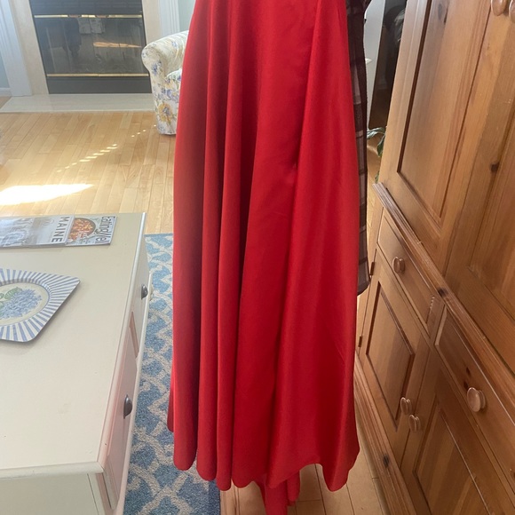 GORGEOUS RED GOWN!! Pockets, lace up back, stunning!!!! - Picture 6 of 11